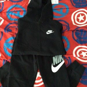 Like New Nike Hooded Jogging Suit…size 6